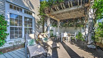 屋外ダイニングエリア