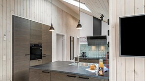 Kaffetrakter/tekoker, kjøleskap, mikrobølgeovn og ovn