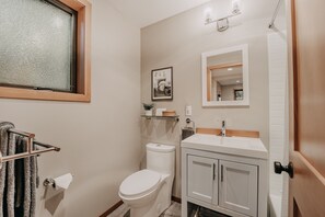 Apartment (0 Bedroom) | Bathroom - 08mbr - Starlink - Gas F/P - BBQ - Sleeps 2 (Deming)