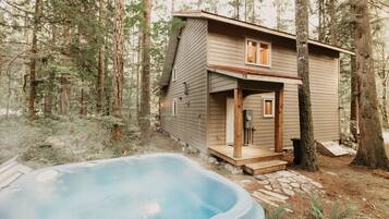 Private spa tub