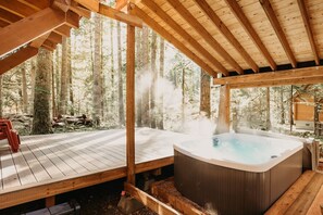 Villa (3 Bedrooms) | Outdoor spa tub