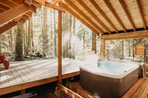 Villa (3 Bedrooms) | Outdoor spa tub