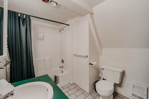 빌라 (2 Bedrooms) | 욕실 | 타월, 비누, 화장지
