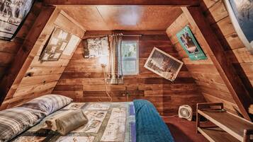 2 bedrooms, bed sheets