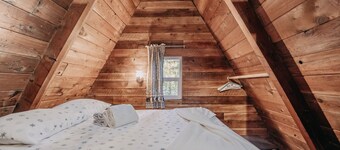 54sl - Hot Tub - Pets OK - Sleeps 4