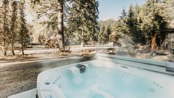 Private spa tub