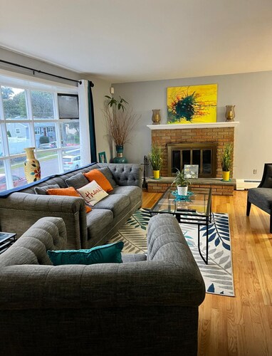 Charming 3-bedroom House In  Paradise Green Stratford CT Close To 95 & Train