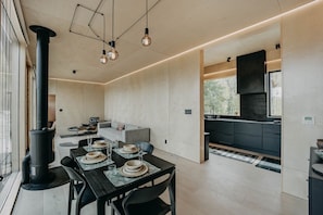 Villa (2 Bedrooms) | Interior - 58mf - Wi-fi - Pets OK - EVC - Amazing Views (Maple Falls)