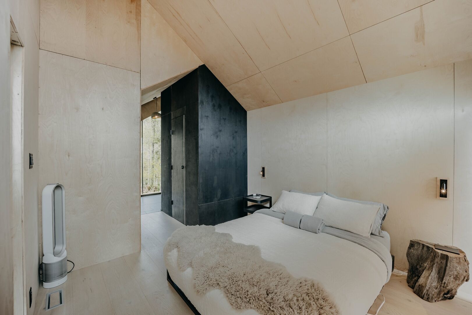 2 bedrooms, bed sheets