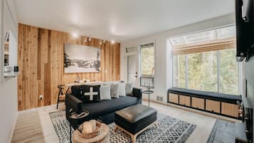 Apartment (1 Bedroom) | Living area | Ping pong