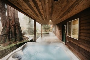 Villa (3 Bedrooms) | Private spa tub
