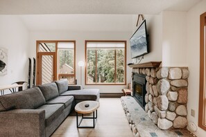 Apartment (2 Bedrooms) | Wohnzimmer