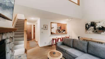 Apartment (2 Bedrooms) | Living room