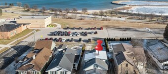 3-bedroom house in perfect Manitowoc Steps away from the beach of Lake Michigan.