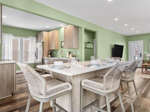 Fridge, microwave, oven, stovetop - 3-bedroom house in perfect Manitowoc Steps away from the beach of Lake Michigan. (Manitowoc)