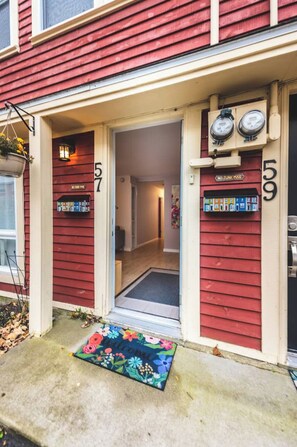 Exterior detail - Jellybean Dream 1st floor: driveway, no stairs (St. John's)