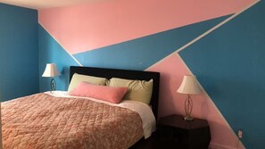 4 bedrooms, iron/ironing board, WiFi, bed sheets