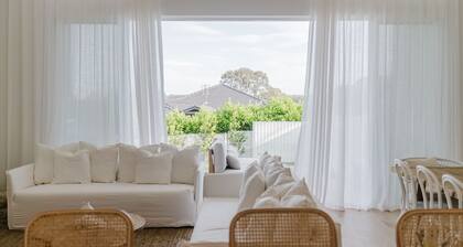 Betty at Mollymook - located in the heart of Mollymook Beach