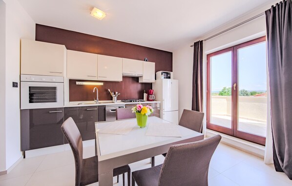 Fridge, oven, stovetop, dishwasher - Beautiful apartment in Pula (Pula)