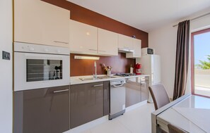 Réfrigérateur, four, plaque de cuisson, lave-vaisselle