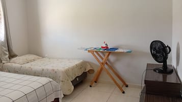 4 dormitoris, planxa i posts de planxar, wifi gratuïta i roba de llit