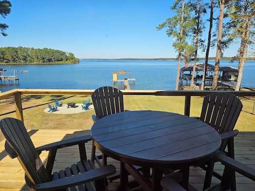 2 bedroom 2 bath Waterfront Lake Palestine Home, Boathouse, and Firepit
