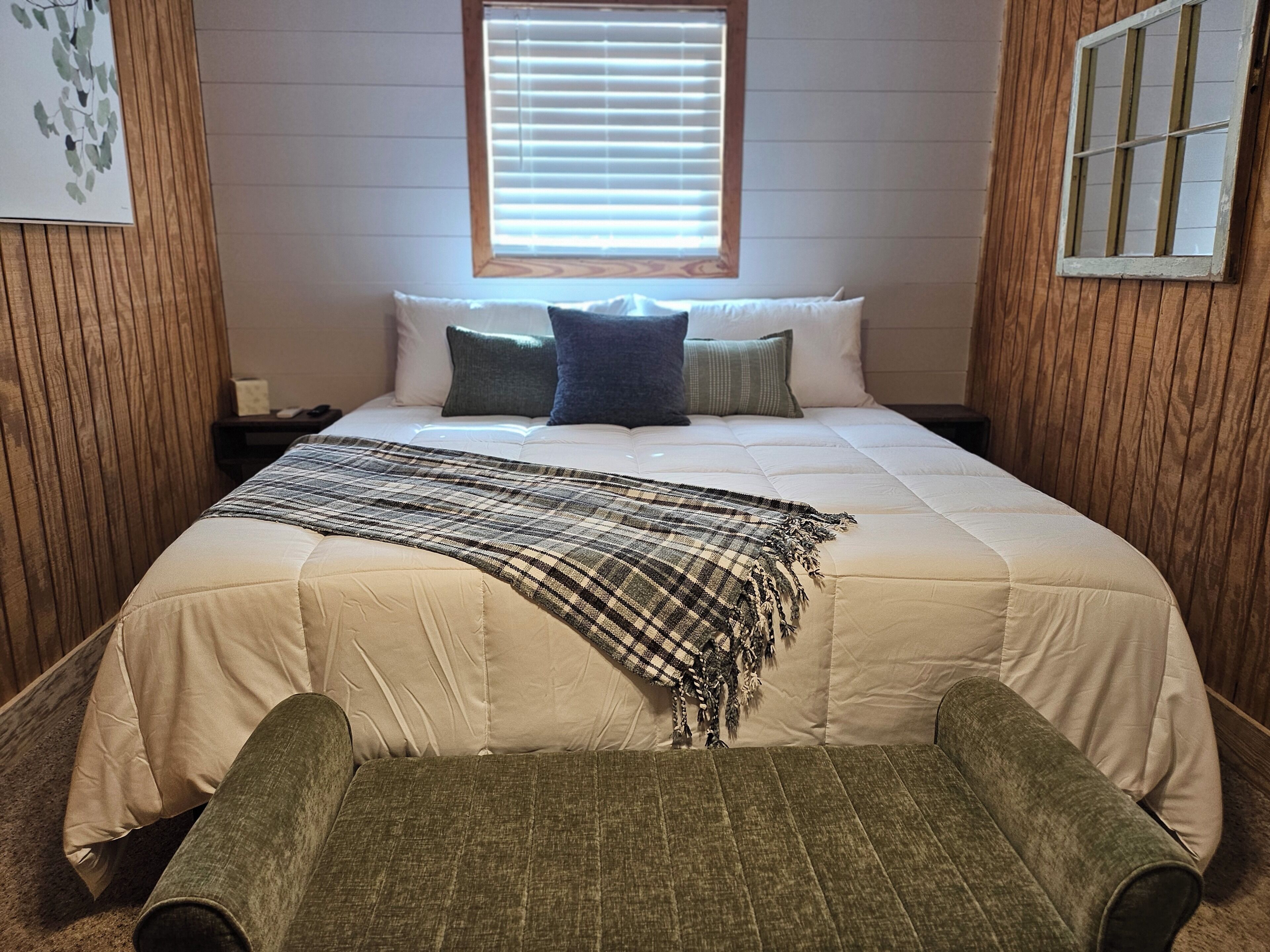 2 chambres, bureau, fer et planche à repasser, lit parapluie