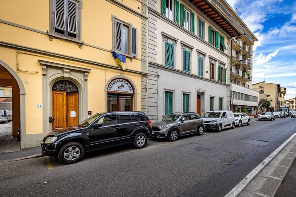 Unclassified image, 1 of 29, button