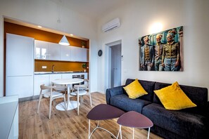 Unclassified image, 4 of 29, button