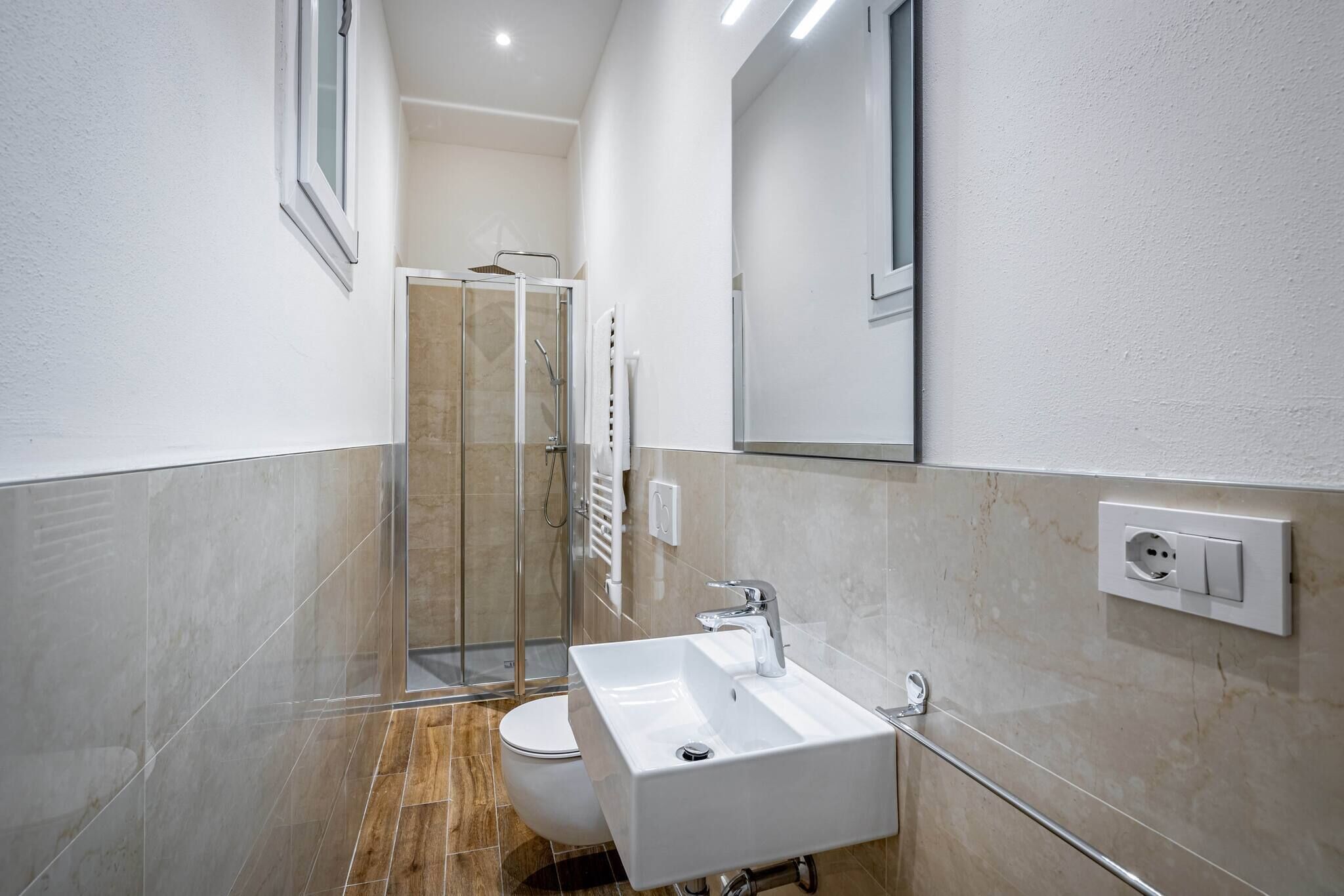 Een douche, een haardroger, een bidet, zeep