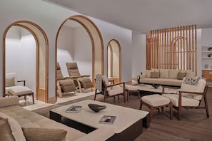 3 bars/lounges, poolside bar - The St. Regis Aruba Resort (Noord)