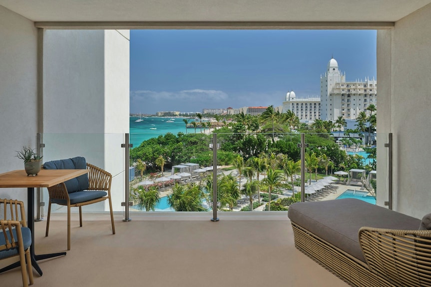 db6fa628 https://images.trvl-media.com/lodging/110000000/109400000/109390300/109390249/db6fa628.jpg?impolicy=resizecrop&ra=fill&rh=575&rw=575