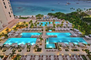 5 outdoor pools - The St. Regis Aruba Resort (Noord)