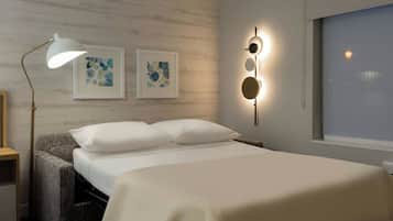 1 bedroom, hypo-allergenic bedding, desk, laptop workspace