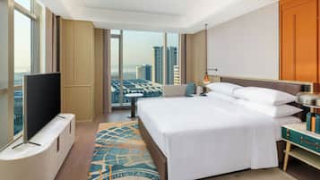 Executive Suite, 1 King Bed | Premium bedding, down comforters, individually decorated