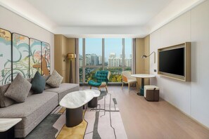 65-吋 LCD 液晶電視，提供衛星頻道