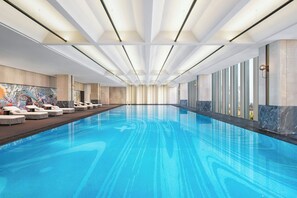 Indoor pool - Renaissance Qingdao Hotel (Qingdao)