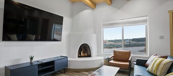 Brand New Whole 2 Unit 3 Bedroom Gorge/Mountain Getaway with Hot Tub