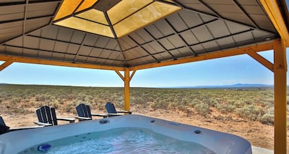 Brand New Whole 2 Unit 3 Bedroom Gorge/Mountain Getaway with Hot Tub