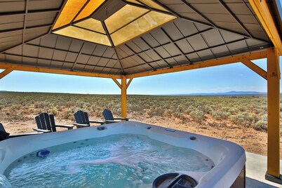 Brand New Whole 2 Unit 3 Bedroom Gorge/Mountain Getaway with Hot Tub