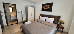 Deluxe Apartment | 1 bedroom, iron/ironing board, free WiFi - The Signature Apartments (Accra)