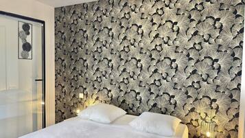 1 bedroom, iron/ironing board, bed sheets
