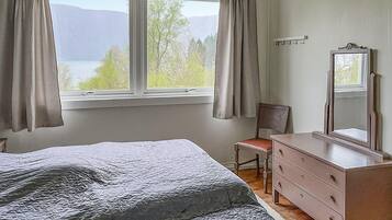 4 bedrooms, travel cot, free WiFi