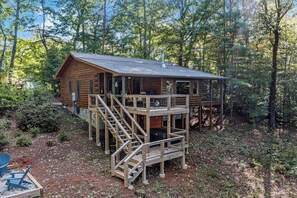 Exterior - Year Around Mountain Views, Ideal Location, Hot Tub, Fire Pit, Pet Friendly (Cherry Log)