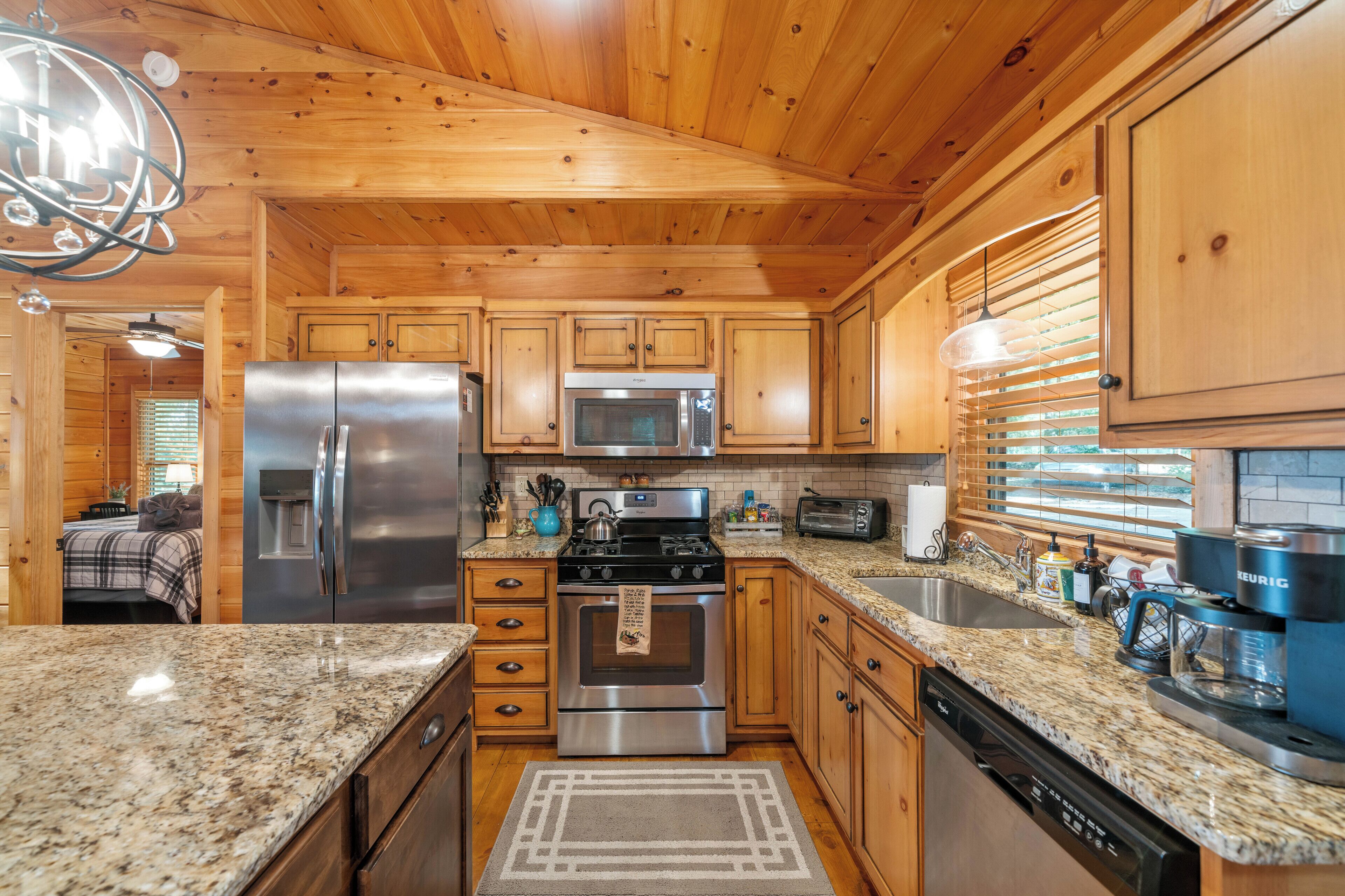 Køleskab, mikrobølgeovn, ovn, kogeplade