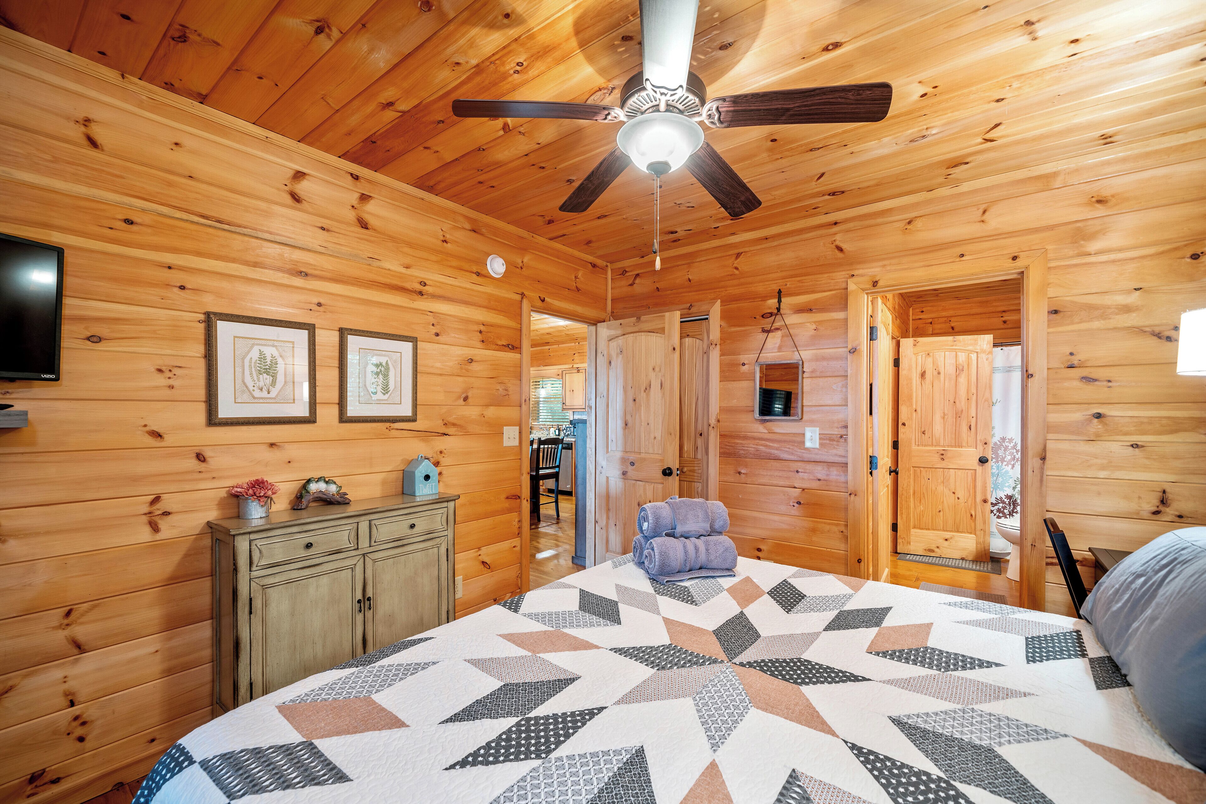 2 habitaciones, tabla de planchar con plancha y wifi gratis 