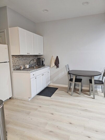 Charming 1-bedroom apartment in fabulous Kings Park with WiFi, AC