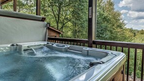 Outdoor spa tub - Black Bear Hollow - Hot Tub | Pool Table | Outdoor Fireplace (Blue Ridge)