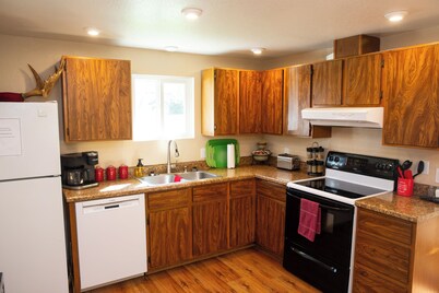 Mountain Views Hot Tub Vibes