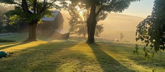 Scenic 4-bedroom Farm House, Tree Farm & Arboretum with trails in Sugar Grove